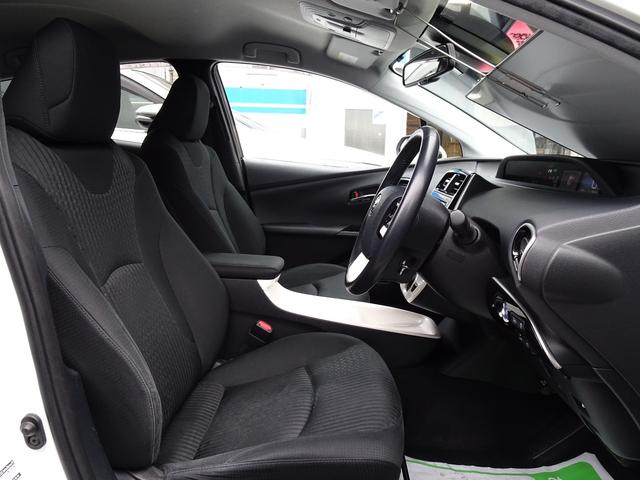 プリウス Ａ　ブレーキサポート　横滑り防止装置　車線逸脱警報装置　コーナーセンサー　純正ナビＴＶ　ｂｌｕｅｔｏｏｔｈ　バックカメラ　クルーズコントロール　オートハイビーム　ドアミラーヒーター　ＥＴＣ　スマートキー（8枚目）