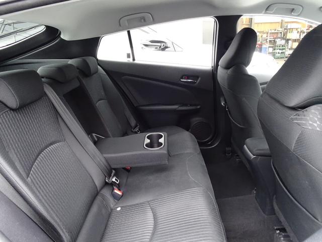 プリウス Ａ　ブレーキサポート　横滑り防止装置　車線逸脱警報装置　コーナーセンサー　純正ナビＴＶ　ｂｌｕｅｔｏｏｔｈ　バックカメラ　クルーズコントロール　オートハイビーム　ドアミラーヒーター　ＥＴＣ　スマートキー（12枚目）