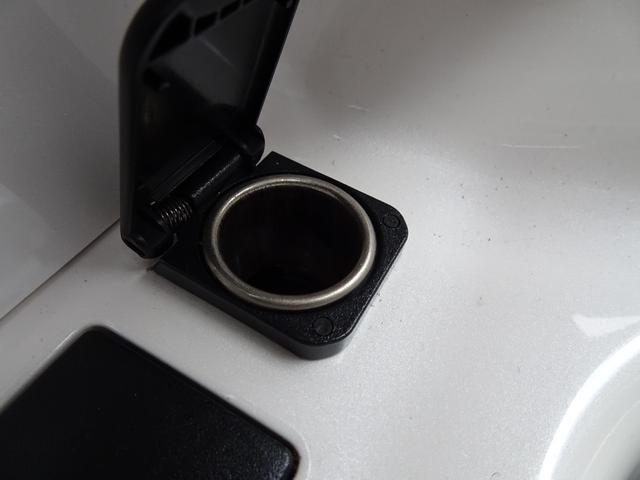 プリウス Ａ　ブレーキサポート　横滑り防止装置　車線逸脱警報装置　コーナーセンサー　純正ナビＴＶ　ｂｌｕｅｔｏｏｔｈ　バックカメラ　クルーズコントロール　オートハイビーム　ドアミラーヒーター　ＥＴＣ　スマートキー（21枚目）