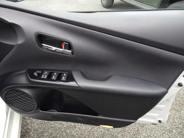 プリウス Ａ　ブレーキサポート　横滑り防止装置　車線逸脱警報装置　コーナーセンサー　純正ナビＴＶ　ｂｌｕｅｔｏｏｔｈ　バックカメラ　クルーズコントロール　オートハイビーム　ドアミラーヒーター　ＥＴＣ　スマートキー（42枚目）