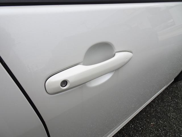 プリウス Ａ　ブレーキサポート　横滑り防止装置　車線逸脱警報装置　コーナーセンサー　純正ナビＴＶ　ｂｌｕｅｔｏｏｔｈ　バックカメラ　クルーズコントロール　オートハイビーム　ドアミラーヒーター　ＥＴＣ　スマートキー（52枚目）