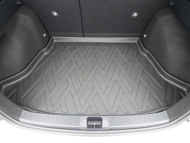 プリウス Ａ　ブレーキサポート　横滑り防止装置　車線逸脱警報装置　コーナーセンサー　純正ナビＴＶ　ｂｌｕｅｔｏｏｔｈ　バックカメラ　クルーズコントロール　オートハイビーム　ドアミラーヒーター　ＥＴＣ　スマートキー（56枚目）