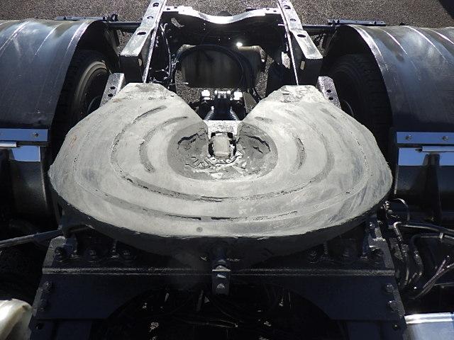 クオン 　Ｈ２３年式　ＵＤ　高速トラクタ　４１０馬力　エスコット　第五輪荷重１１．５ｔ　導風板　エアサス付き　走行４６０，２９０ｋｍ　抹消車輛（15枚目）