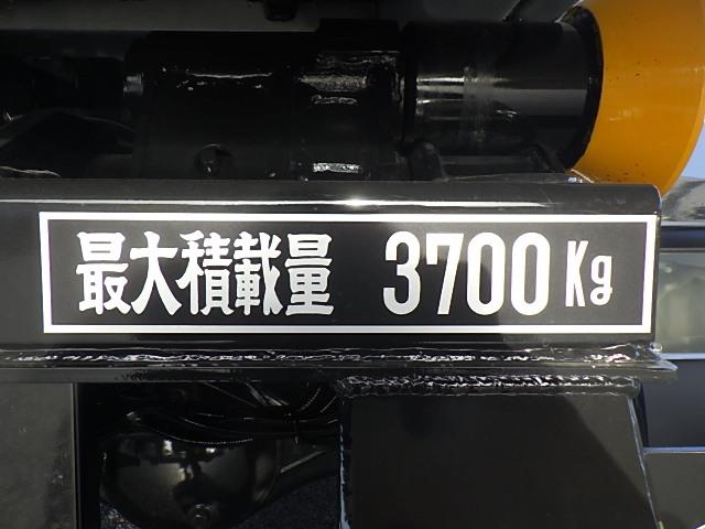 ファイター 　Ｒ５年式　４ｔフルキャブアームロール　ＭＴ６速　２２０馬力　新明和工業製純正箱付　ボディ内寸：３６００×１９００×１２００　８．２立米　コンテナ自重９００ｋｇ（47枚目）