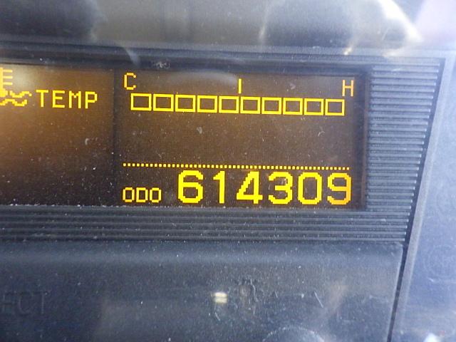 クオン 　Ｈ２６年式　　１０ｔダンプ　走行距離６１４，３０９ｋｍ　極東開発工業　８．７ｔ積載　５３００×２２００ボディ　ＨＬ６速マニュアル　３８０ｐｓ　Ｔ／Ｍリターダ付　検切れナンバー付　ＥＴＣ付（34枚目）
