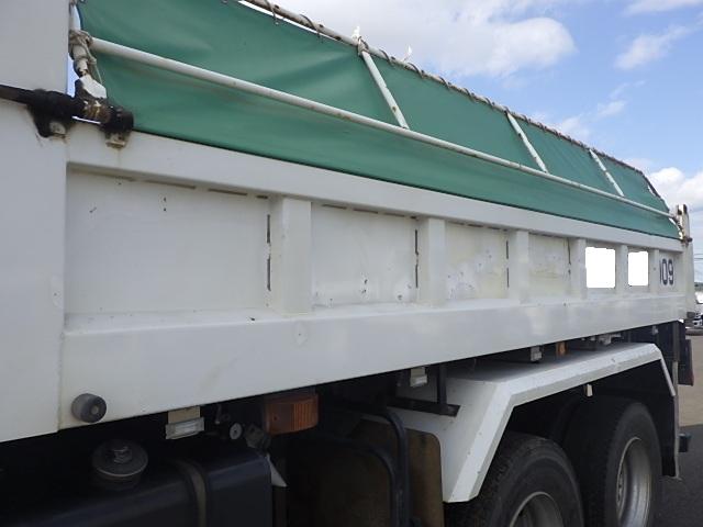 クオン 　ＵＤクオン　１０ｔ土砂ダンプ　極東開発工業　９．３ｔ積載　荷台寸Ｌ５１０×Ｗ２２０×Ｈ５０　ＭＴ７速（12枚目）