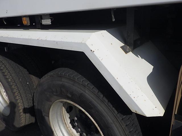 クオン 　ＵＤクオン　１０ｔ土砂ダンプ　極東開発工業　９．３ｔ積載　荷台寸Ｌ５１０×Ｗ２２０×Ｈ５０　ＭＴ７速（16枚目）