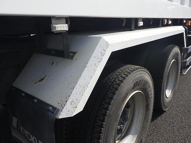 クオン 　ＵＤクオン　１０ｔ土砂ダンプ　極東開発工業　９．３ｔ積載　荷台寸Ｌ５１０×Ｗ２２０×Ｈ５０　ＭＴ７速（17枚目）