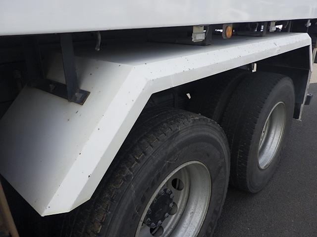 クオン 　ＵＤクオン　１０ｔ土砂ダンプ　極東開発工業　９．３ｔ積載　荷台寸Ｌ５１０×Ｗ２２０×Ｈ５０　ＭＴ７速（19枚目）