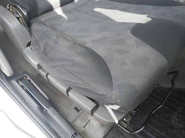 クオン 　ＵＤクオン　１０ｔ土砂ダンプ　極東開発工業　９．３ｔ積載　荷台寸Ｌ５１０×Ｗ２２０×Ｈ５０　ＭＴ７速（23枚目）