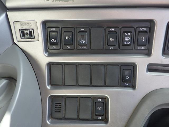 クオン 　ＵＤクオン　１０ｔ土砂ダンプ　極東開発工業　９．３ｔ積載　荷台寸Ｌ５１０×Ｗ２２０×Ｈ５０　ＭＴ７速（29枚目）