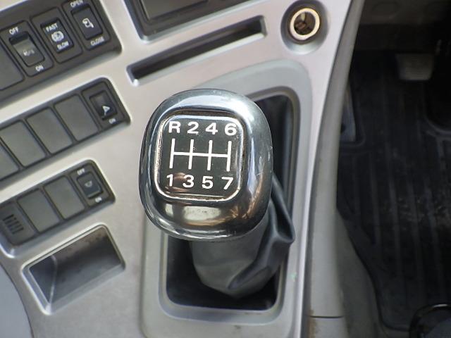 クオン 　ＵＤクオン　１０ｔ土砂ダンプ　極東開発工業　９．３ｔ積載　荷台寸Ｌ５１０×Ｗ２２０×Ｈ５０　ＭＴ７速（33枚目）