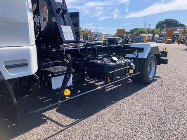 ファイター 　４ｔ脱着式コンテナ車　極東開発工業フックロール　バックモニター　ＥＴＣ　アームロール箱（瑞穂）　ボディ内寸：３６００×１９１０×１１７０ｍｍ８．０立米　メッキフロントバンパーコーナーパネルミラーカバー（42枚目）