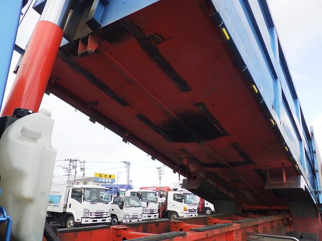 ギガ 　大型深ダンプ　４５．５４立米荷台寸：Ｌ９００×Ｗ２３０×Ｈ２１７ｃｍ（31枚目）
