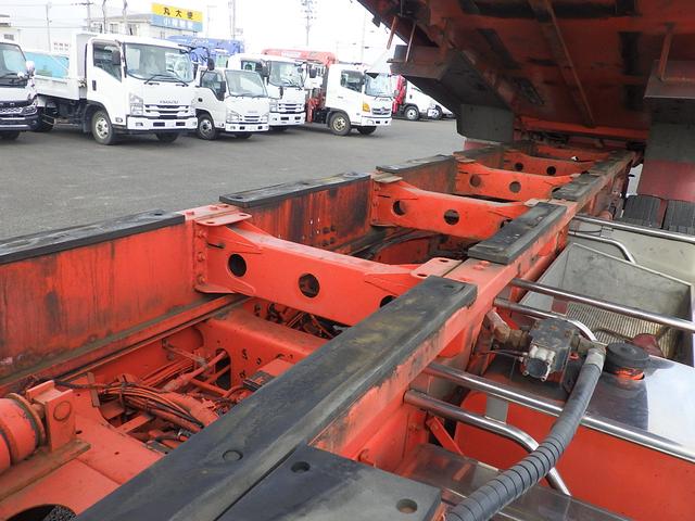 ギガ 　大型深ダンプ　４５．５４立米荷台寸：Ｌ９００×Ｗ２３０×Ｈ２１７ｃｍ（32枚目）