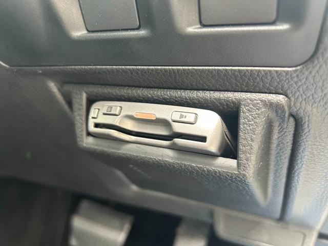 フォレスター ２．０ｉ－Ｌ　アイサイト　４ＷＤ／Ｂｌｕｅｔｏｏｔｈ対応ＳＤナビＴＶ／バックカメラ／パワーシート／シートヒーター／スマートキー／パドルシフト／ステアスイッチ／ＨＩＤヘッドライト／コーナーセンサー／ＥＴＣ／１７ＡＷ／ルーフレール（28枚目）