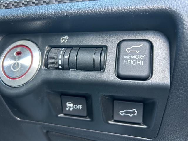フォレスター S-リミテッド 4WD/アイサイト/SDナビTV/バックカメラ/パワーバックドア/シートヒーター/パワーシート/パドルシフト/スマートキー/HIDヘッドライト/フォグライト/ルーフレール/ETC/18AW(17枚目)