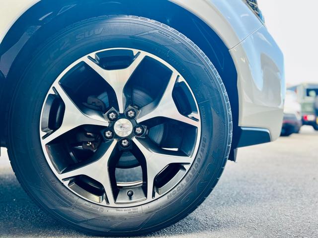 フォレスター S-リミテッド 4WD/アイサイト/SDナビTV/バックカメラ/パワーバックドア/シートヒーター/パワーシート/パドルシフト/スマートキー/HIDヘッドライト/フォグライト/ルーフレール/ETC/18AW(20枚目)