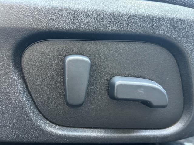 フォレスター S-リミテッド 4WD/アイサイト/SDナビTV/バックカメラ/パワーバックドア/シートヒーター/パワーシート/パドルシフト/スマートキー/HIDヘッドライト/フォグライト/ルーフレール/ETC/18AW(27枚目)