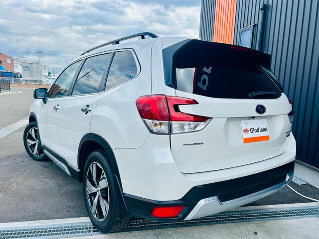 スバルｅ−ＢＯＸＥＲは、スバル独自の水平対向エンジンにモーターとバッテリーを組み合わせたハイブリッドシステムになります！マイルドハイブリッドで、走行性能と燃費向上、排出ガス低減を両立しています！