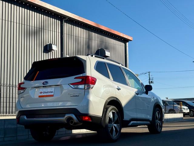 ＳＵＶはハイブリッド車やディーゼル車の性能のおかげで、大幅に燃費が向上しております！！パワーのあるエンジンを搭載しているから燃費が悪い。の考えは古いです！！「ＪＣ０８」で１４．０ｋｍ／ｌになります！