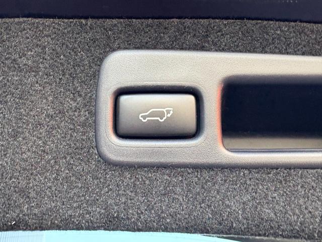 ハリアー プレミアム　アドバンスドパッケージ　４ＷＤ／Ｂｌｕｅｔｏｏｔｈ対応８型ＳＤナビＶ／ＪＢＬサウンド／全周囲カメラ／パワーバックドア／衝突軽減ブレーキ／クリアランスソナー／ハーフレザーシート／パワーシート／ＬＥＤヘッドライト＆フォグ（18枚目）