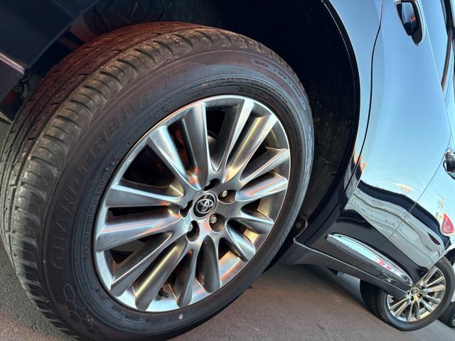 ハリアー プレミアム　アドバンスドパッケージ　４ＷＤ／Ｂｌｕｅｔｏｏｔｈ対応８型ＳＤナビＶ／ＪＢＬサウンド／全周囲カメラ／パワーバックドア／衝突軽減ブレーキ／クリアランスソナー／ハーフレザーシート／パワーシート／ＬＥＤヘッドライト＆フォグ（19枚目）