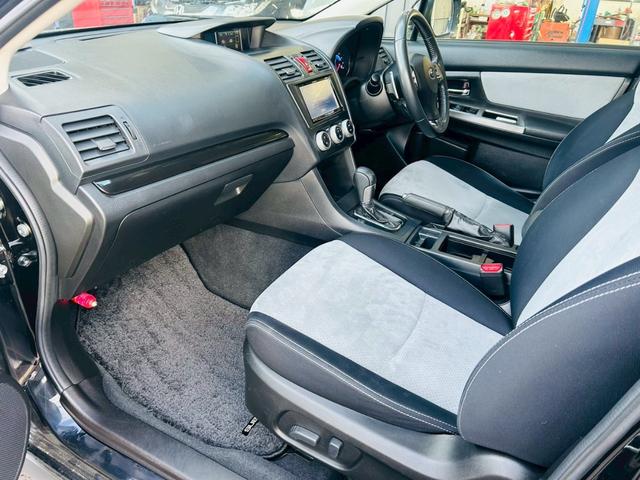 内装の状態は、シートやパネル等には目立つキズや汚れ等もなく、とても綺麗な状態です〇前オーナーの使用感や匂い等も少なく、気持ちよくお乗りいただけます！車内をご自身のお好みの仕様にしてお楽しみ下さい！