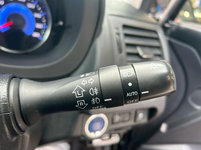 オートライト機能付き！トンネル内や、暗くなってきた際の付け忘れ、消し忘れなどを防止し快適なドライブが可能となっております！つけたり消したりの動作がなくなります！便利な機能となります！