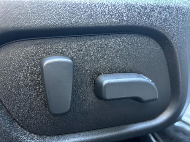 フォレスター Ｓ－リミテッド　４ＷＤ／アイサイト／Ｂｌｕｅｔｏｏｔｈ対応ＨＤＤナビＴＶ／バックカメラ／スマートキー／エンジンスターター／パドルシフト／ハーフレザーシート／パワーシート／シートヒーター／ＨＩＤヘッドライト／ＥＴＣ（26枚目）