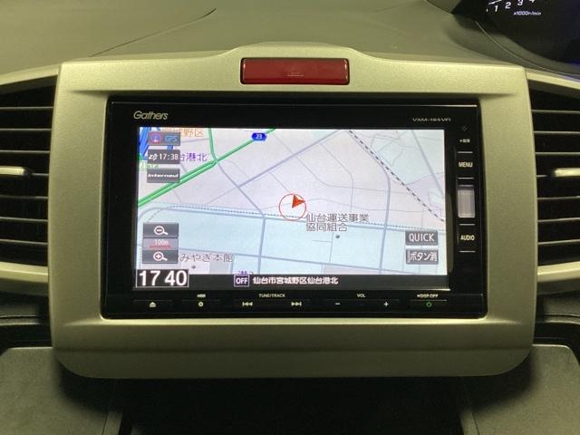 フリードハイブリッド ジャストセレクション　光触媒抗菌消臭施工済　ナビテレビ　セキュリティー　横滑り防止機能　オートクルーズ　地デジ　エアバック　ウォークスルー　ＤＶＤ再生可能　キーレスエントリー　ＰＳ　ＥＴＣ　３列　フルオートエアコン　ＡＢＳ（6枚目）