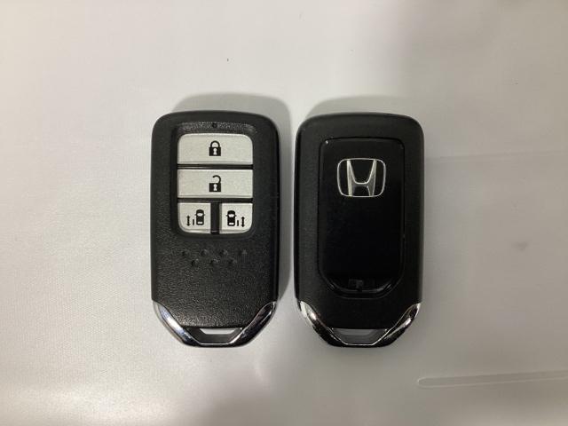 ステップワゴンスパーダ スパーダホンダセンシング 光触媒抗菌消臭施工済 盗難防止 助手席エアバッグ Wパワスラ リアオートエアコン 地デジ LEDライト 横滑り防止システム オートエアコン リアカメラ ドライブレコーダー装着車 USB ナビ&TV(14枚目)