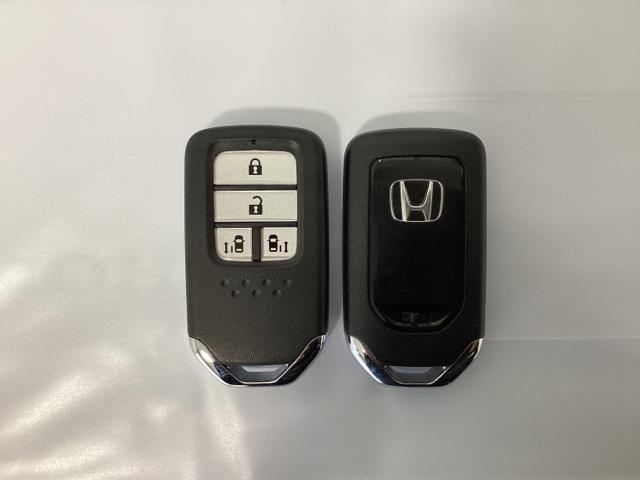ステップワゴンスパーダ スパーダホンダセンシング ワンオーナー いまコレ+新品・フロアカーペットマット付 光触媒抗菌消臭施工済 盗難防止 助手席エアバッグ ワンオーナ- Wパワスラ リアオートエアコン 地デジ LEDライト 横滑り防止システム USB(15枚目)