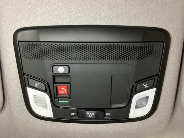 フィット e:HEVホーム 中古スタッドレスタイヤ、純正メモリーナビ、ドライブレコーダー前後装着+ETC2.0付 当社デモカー 前後誤発進抑制機能 クリソナ 助手席エアバッグ 運転席エアバッグ 1オナ アイドリングストップ(8枚目)