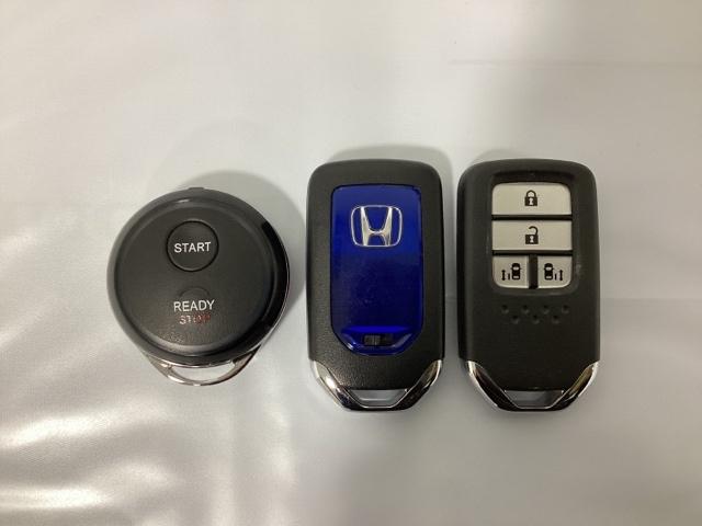 ステップワゴンスパーダ スパーダハイブリッドＧ・ＥＸホンダセンシング　ワンオーナー・７人乗り・ＥＴＣ・ナビ・ドラレコ・シートヒーター・光触媒抗菌消臭施工済　フルオートエアコン　キーフリー　Ｓヒーター　横滑防止　ＷＡＣ　セキュリティアラーム　ＤＶＤ再生可　パワーウインドウ（14枚目）