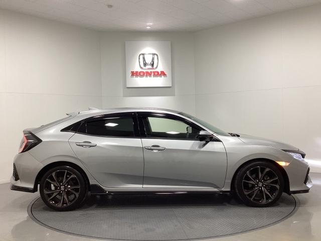 シビック ハッチバック　ワンオーナー　フルセグＴＶ　ＬＥＤライト　シートヒーター　ＥＴＣ　光触媒抗菌消臭施工済　盗難防止装置　１オーナー　Ｂモニター　横滑防止　スマートキー　ＡＡＣ　ナビ・ＴＶ　サイドカーテンエアバック（4枚目）