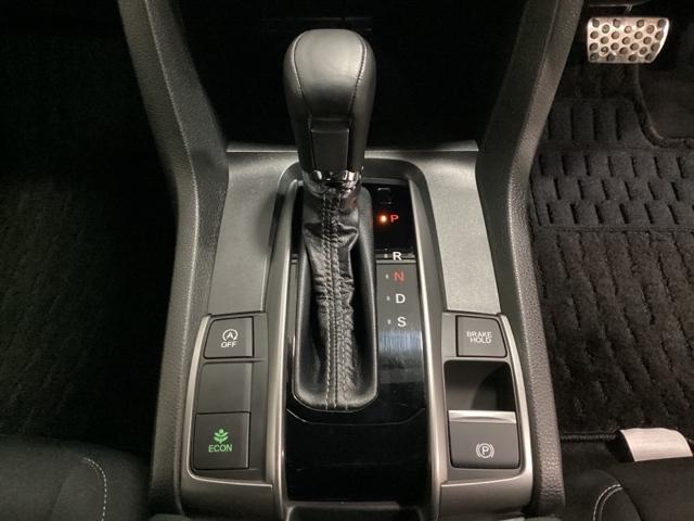 シビック ハッチバック　ワンオーナー　フルセグＴＶ　ＬＥＤライト　シートヒーター　ＥＴＣ　光触媒抗菌消臭施工済　盗難防止装置　１オーナー　Ｂモニター　横滑防止　スマートキー　ＡＡＣ　ナビ・ＴＶ　サイドカーテンエアバック（8枚目）