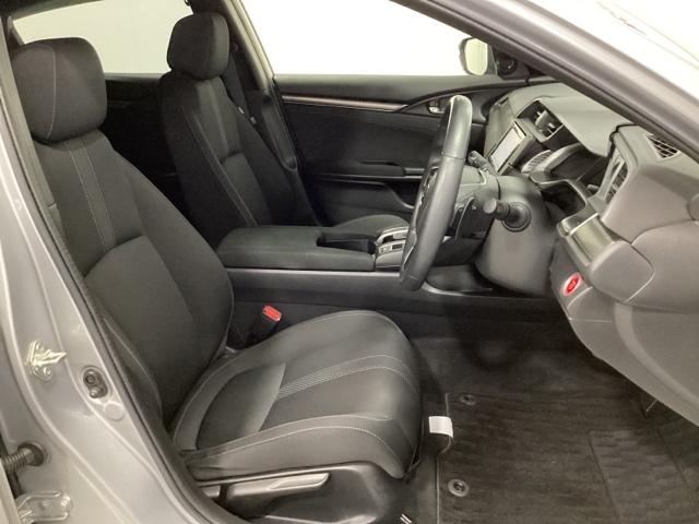 シビック ハッチバック　ワンオーナー　フルセグＴＶ　ＬＥＤライト　シートヒーター　ＥＴＣ　光触媒抗菌消臭施工済　盗難防止装置　１オーナー　Ｂモニター　横滑防止　スマートキー　ＡＡＣ　ナビ・ＴＶ　サイドカーテンエアバック（17枚目）