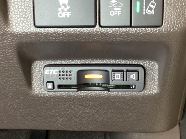 フリード Ｇ・ホンダセンシング　ワンオーナー　６人乗り　ＥＴＣ　フルセグＴＶ　バックカメラ　両側パワースライドドア　光触媒抗菌消臭施工済　Ｆセグ　追突被害軽減ブレーキ　ｉストップ　Ｗエアバッグ　パワーウィンドウ　１オ－ナ－　ＶＳＡ（14枚目）