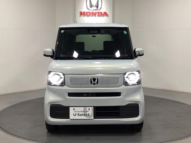 N-BOX ベースグレード ワンオーナー 中古スタッドレスタイヤ、純正メモリーナビ、ドライブレコーダー前後装着+ETC付 当社デモカー エアバック 横滑り防止 Dレコ 4WD車 Rカメ 前後ソナー LEDライト スマ-トキ-(4枚目)