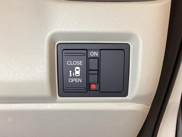 N-BOX ベースグレード ワンオーナー 中古スタッドレスタイヤ、純正メモリーナビ、ドライブレコーダー前後装着+ETC付 当社デモカー エアバック 横滑り防止 Dレコ 4WD車 Rカメ 前後ソナー LEDライト スマ-トキ-(17枚目)