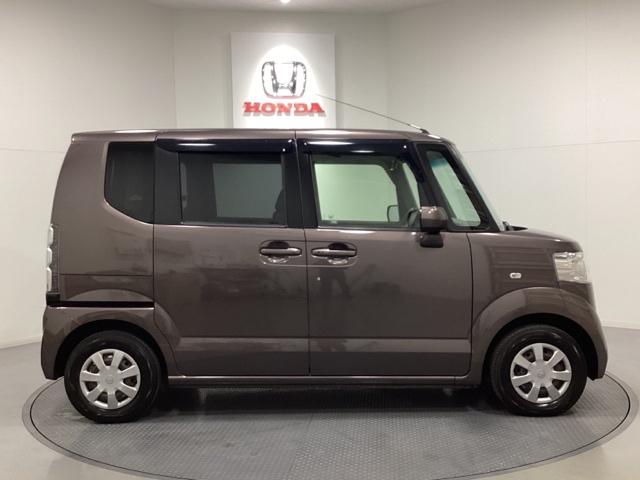 Ｎ－ＢＯＸ Ｇ・Ｌパッケージ　光触媒抗菌消臭施工済　Ｉ－ＳＴＯＰ　ベンチ席　全席ＰＷ　イモビライザー　ＡＡＣ　横滑り防止　スマートキー　ＡＢＳ　ＥＴＣ　ＵＳＢ接続　キーレスＥ　パワーステアリング　片側電動両側スライドドア（4枚目）