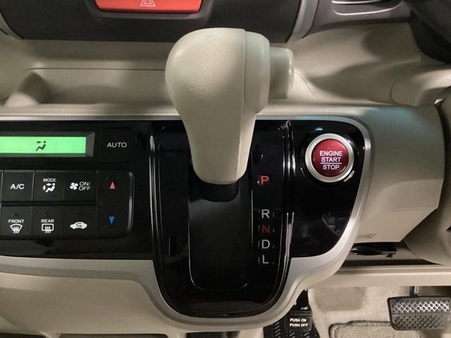 Ｎ－ＢＯＸ Ｇ・Ｌパッケージ　光触媒抗菌消臭施工済　Ｉ－ＳＴＯＰ　ベンチ席　全席ＰＷ　イモビライザー　ＡＡＣ　横滑り防止　スマートキー　ＡＢＳ　ＥＴＣ　ＵＳＢ接続　キーレスＥ　パワーステアリング　片側電動両側スライドドア（7枚目）