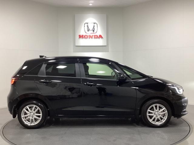 フィット e:HEVホーム フルセグTV バックカメラ 光触媒抗菌消臭施工済 前後誤発進抑制機能 クリソナ 助手席エアバッグ 運転席エアバッグ 1オナ アイドリングストップ LEDライト USB接続 ABS サイドエアバッグ(4枚目)