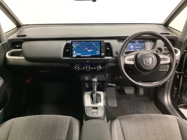 フィット e:HEVホーム フルセグTV バックカメラ 光触媒抗菌消臭施工済 前後誤発進抑制機能 クリソナ 助手席エアバッグ 運転席エアバッグ 1オナ アイドリングストップ LEDライト USB接続 ABS サイドエアバッグ(5枚目)