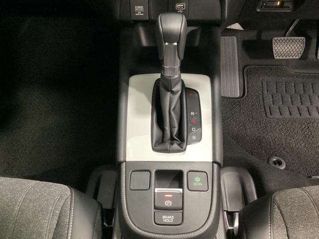 フィット e:HEVホーム フルセグTV バックカメラ 光触媒抗菌消臭施工済 前後誤発進抑制機能 クリソナ 助手席エアバッグ 運転席エアバッグ 1オナ アイドリングストップ LEDライト USB接続 ABS サイドエアバッグ(9枚目)