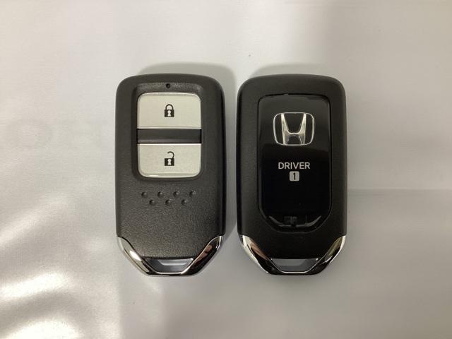 フィット e:HEVホーム フルセグTV バックカメラ 光触媒抗菌消臭施工済 前後誤発進抑制機能 クリソナ 助手席エアバッグ 運転席エアバッグ 1オナ アイドリングストップ LEDライト USB接続 ABS サイドエアバッグ(13枚目)