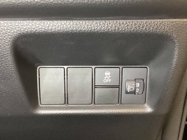 フィット e:HEVホーム フルセグTV バックカメラ 光触媒抗菌消臭施工済 前後誤発進抑制機能 クリソナ 助手席エアバッグ 運転席エアバッグ 1オナ アイドリングストップ LEDライト USB接続 ABS サイドエアバッグ(14枚目)