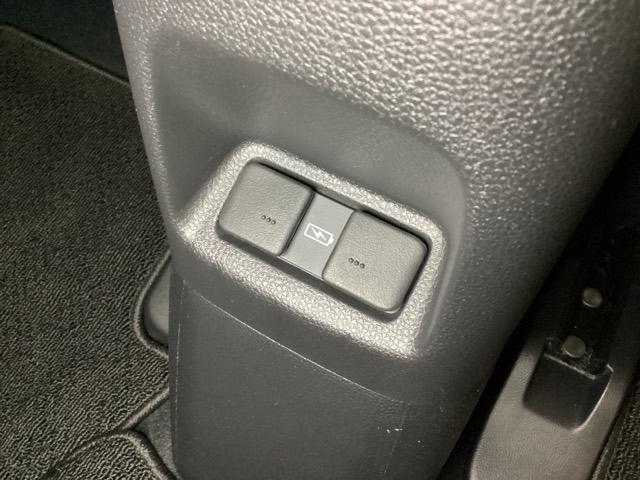 フィット e:HEVホーム フルセグTV バックカメラ 光触媒抗菌消臭施工済 前後誤発進抑制機能 クリソナ 助手席エアバッグ 運転席エアバッグ 1オナ アイドリングストップ LEDライト USB接続 ABS サイドエアバッグ(18枚目)