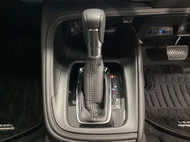 ヴェゼル e:HEVX 光触媒抗菌消臭施工済 前後障害物センサー AAC 1オーナ イモビライザー スマ-トキ- 誤発進抑制 PW リアカメラ クルコン ESC ETC装備 キーフリー LEDヘッドランプ ナビTV ABS(9枚目)